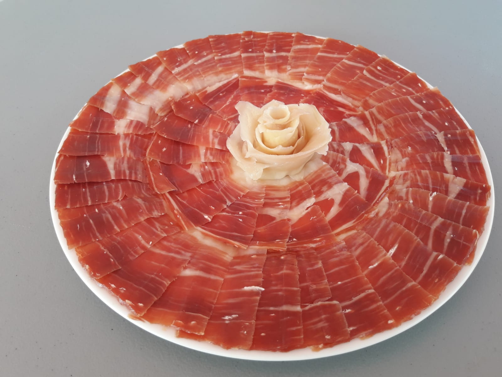 4 errores comunes al servir jamón ibérico (y cómo evitarlos)